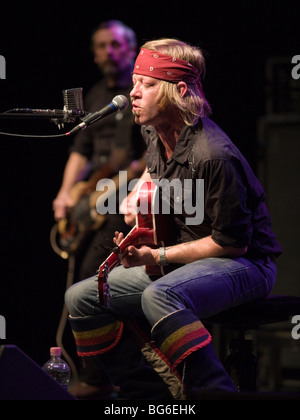 BUDAPEST-novembre 21: tessuto mano esegue banda sul palco Millenaris su Novembre 21 Foto Stock