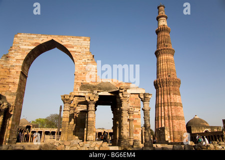 Il Qutb Minar comlex di Delhi, India. Foto Stock