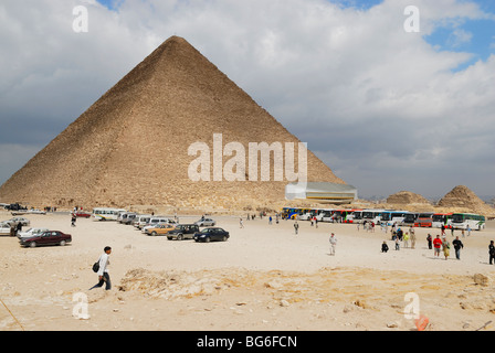 La Grande Piramide di Giza chiamato anche la piramide di Khufu e la piramide di Cheope in Egitto Foto Stock