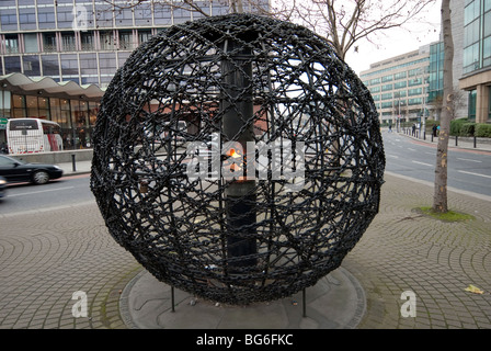La Fiamma Eterna racchiusi in catene a Dublino in Irlanda Foto Stock