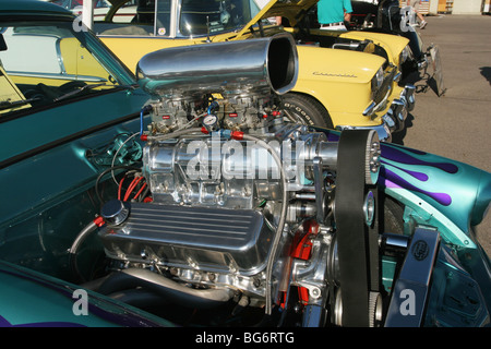 Auto- 1955 Studebaker Pro Street Hotrod. Marca Weiand identificati del ventilatore del motore. Foto Stock