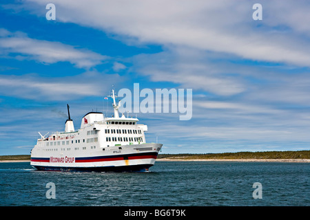 Il Labrador traghetto "Apollo' in arrivo al terminal dei traghetti di St Barbara lungo l'autostrada 430, Viking Trail, sentieri per i vichinghi, grande Foto Stock