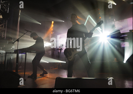 Rock Star Gary Numan e la sua band in concerto a Wolverhampton, Novembre 2009 Foto Stock