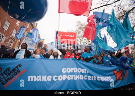 Allora onda, il più grande cambiamento climatico rally di sempre NEL REGNO UNITO, circonda le Case del Parlamento. Foto Stock