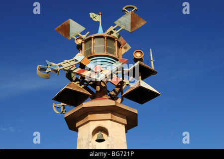 Torre faro scultura da Robert Conybear punto Swansea Waterfront Swansea Marina West Glamorgan Galles Cymru REGNO UNITO Foto Stock