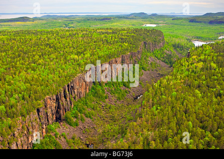 Vista aerea del Ouimet Canyon nel Ouimet Canyon Parco Provinciale, Ontario, Canada. Foto Stock