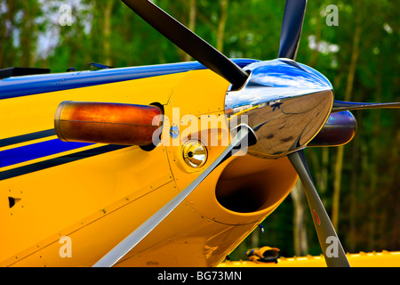 Aria trattore, A-802 (modificato per grandi quantità di carburante alaggio - capacità di 4000 litri), Red Lake, Ontario, Canada. Foto Stock