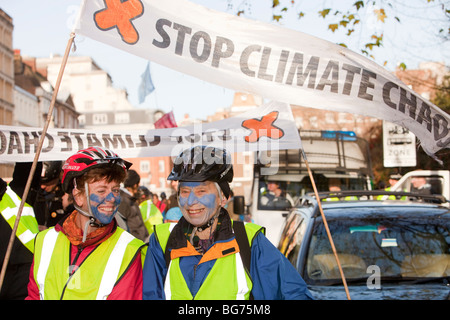 Dimostranti presso l'onda,il più grande cambiamento climatico protesta sempre a prendere posto nel Regno Unito, Londra Foto Stock