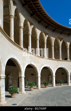 Cortile interno Castell Bellver, Palma, Mallorca, Baleares, Spagna Foto Stock