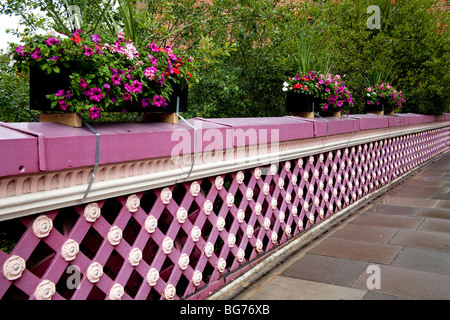 Ponte decorativo in Eton High Street, Berkshire, Inghilterra Foto Stock