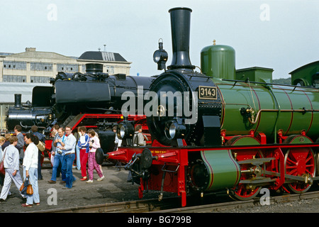 Tedesco di locomotive a vapore presso il centocinquantesimo anniversario della ferrovia tedesca mostrano a Bochum, NRW, Germania, 1985. Foto Stock