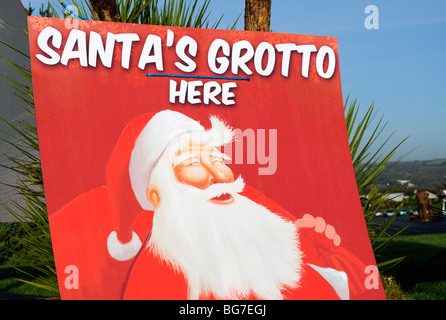 Un segno pubblicità Babbo Natale grotta Foto Stock