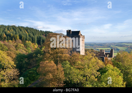 Castle Campbell in autunno si trova in Dollar Glen, Ochil Hills, Clackmannanshire, Scozia Foto Stock