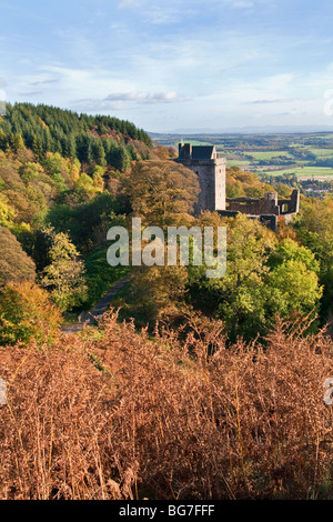 Castle Campbell in autunno si trova in Dollar Glen, Ochil Hills, Clackmannanshire, Scozia Foto Stock