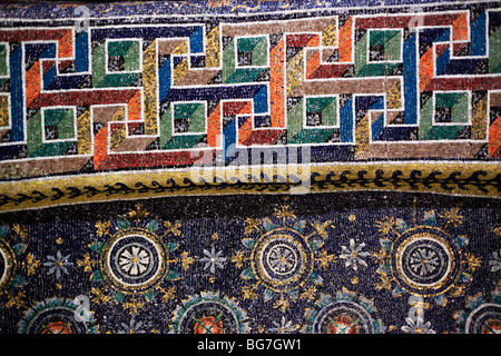 Mosaico nel Mausoleo di Galla Placidia (430), il sito Patrimonio Mondiale dell'UNESCO, Ravenna, Emilia Romagna, Italia Foto Stock