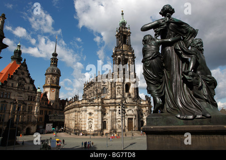 Germania Sassonia Dresda Schlossplatz Piazza Castello Hofkirche Kathedrale San Trinitatis Santa Trinità uno dei quattro statue Foto Stock