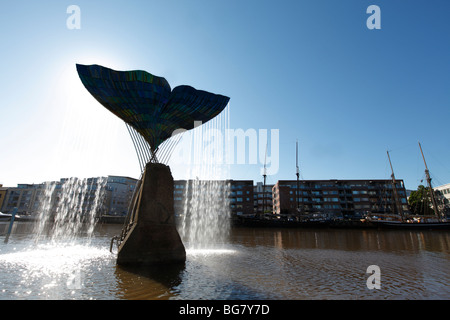 Regione della Finlandia di Finlandia corretto Western Finland Turku Aura Fiume Fontana della balena Fin scultura Armonia per artista Achim Kuhn Foto Stock