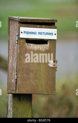 La pesca restituisce box Foto Stock