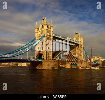 Il Tower Bridge di Londra, Inghilterra, Regno Unito. Foto Stock
