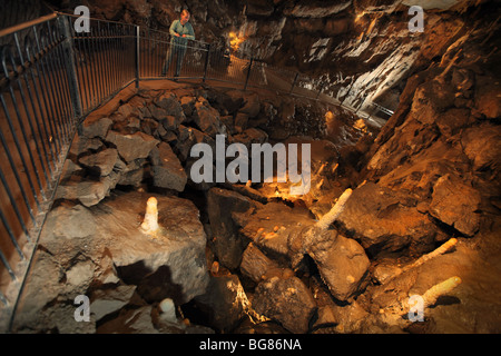 Ambiente sotterraneo all'interno Pooles Cavern in Buxton, Peak District. Foto Stock