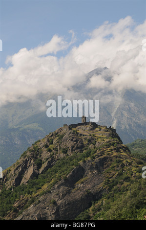 Montjovet o Chenal del XIII secolo il castello medievale arroccato su una montagna sul lato est della Valle d'Aosta Italia Foto Stock