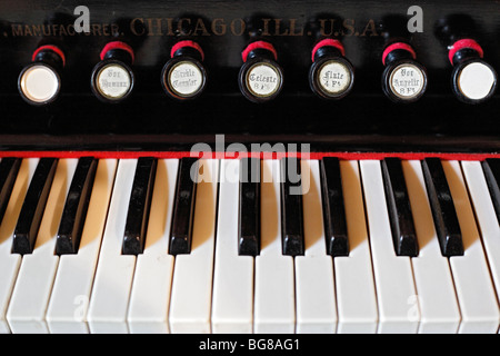 Vecchio pianoforte, Estate Museo di artista Vasily Polenov, Polenovo, Tula Regione, Russia Foto Stock