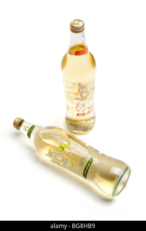 Due bottiglie di Shloer uno bianco uno di Uva Uva bianca e lâ Elderflower Foto Stock
