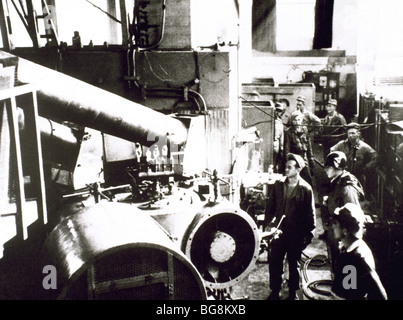 La II guerra mondiale (1939-1945). Squadra degli Stati Uniti che svolgono il lavoro di distruzione dei laboratori che hanno condotto una ricerca sull'atomic Foto Stock