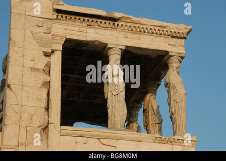 Arte greche. Eretteo. Tempio ionico. È stato costruito tra 421 - 407 A.C. Vista del Kariatides (portico delle Cariatidi). Atene. Foto Stock