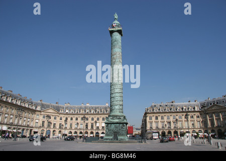 Parigi. Piazza Vendome con la Colonna Vendome. Foto Stock