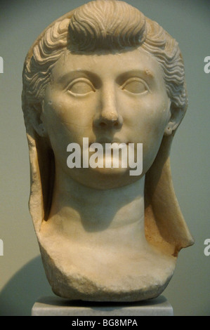 LIVIA DRUSILLA (58 b.C-29 a.C). Dama romana, moglie dell'Imperatore Augusto. Busto in marmo parian. Foto Stock