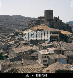 Aragona. A UNCASTILLO. Vista parziale con il castello in background. XII secolo. Provincia di Saragozza. Spagna. Foto Stock