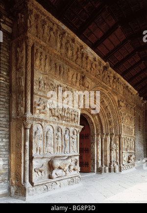Monastero di Santa Maria de Ripoll. Portico scultorea. Foto Stock