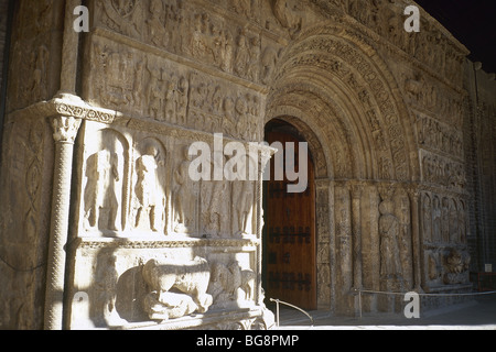 Monastero di Santa Maria de Ripoll. Portico scultorea. La Catalogna. Spagna. Foto Stock