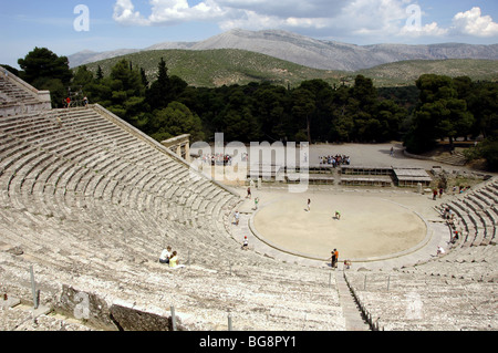 Arte greche. Il Teatro di Epidaurus da Polykleitos il Giovane (IV secolo a.C.). Epidauro. Peloponneso. Foto Stock