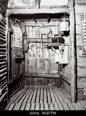 La prima guerra mondiale (1914-1918). Apparecchio telefonico in una trincea. (Francia, 1915). Foto Stock