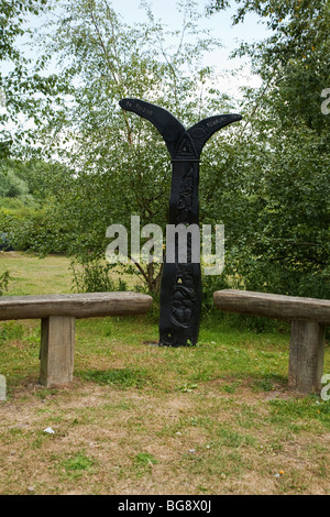 Orientamento per il chilometraggio sul Kennet and Avon Canal tra lettura e Newbury a Sheffield blocca fondale, Theale, Berkshire, Regno Unito Foto Stock