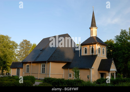 Il Östersundom la chiesa è la più antica superstite chiesa di legno in Helsinki, qui alla luce della sera. Costruito 1753-1754. .... Foto Stock