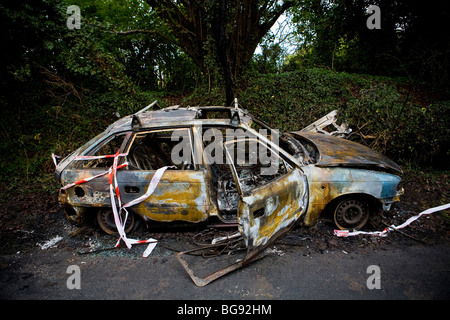 Bruciata Vauxhall Astra. Furto di auto bruciata dal joyriders Foto Stock