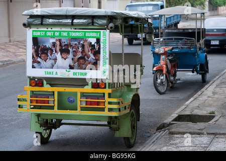 Tuk tuks attendere per i passeggeri Foto Stock