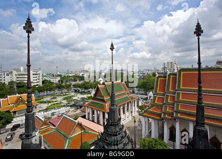 Vista dalla Loha Prasat tempio. Wat Ratchanaddaram. Bangkok. Della Thailandia Foto Stock