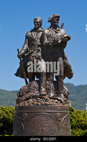 Lewis e Clark " Fine del sentiero' statua in bronzo sulla spiaggia Turnaround in mare, Oregon. Foto Stock