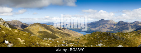 Vista panoramica sulle pendici del Ladhar Beinn sopra Loch Hourn, Penisola Knoydart Foto Stock