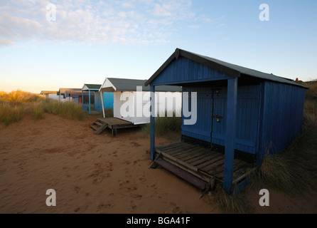 Cabine sulla spiaggia, presso Old Hunstanton sulla Costa North Norfolk. Foto Stock