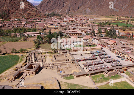 Vista panoramica di Ollantaytambo, Valle di Urubamba, Ande, Perù, Sud America Foto Stock