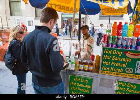 Hot Dog vendor a Manhattan, New York City Foto Stock