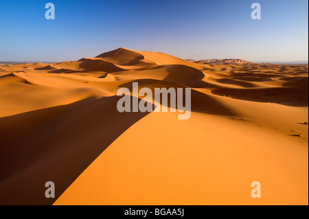 Erg Chebbi, Merzouga, Ziz Valley, il Deserto del Sahara, Marocco Foto Stock