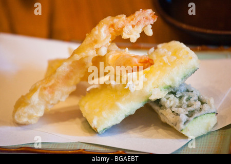 Gamberetti e zucchine in tempura al Nobu ristorante giapponese di Tribeca New York City Foto Stock