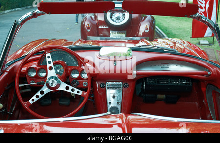 1961 Chevrolet Corvette auto sportiva interni e cruscotto Foto Stock