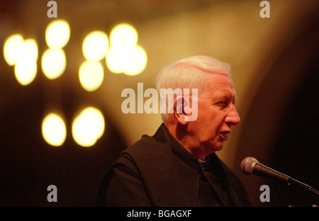 Il Cardinale Basil Hume, capo della chiesa cattolica nel Regno Unito l' Arcivescovo di Westminster (1976-1999) Foto Stock